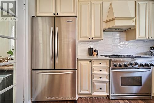 24 Rainbow Crescent, Whitby, ON - Indoor Photo Showing Kitchen With Upgraded Kitchen