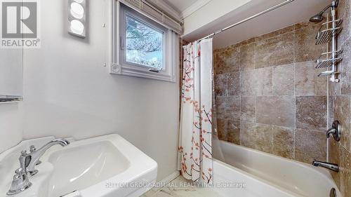 8 Lady Sarah Crescent, Toronto (Agincourt North), ON - Indoor Photo Showing Bathroom