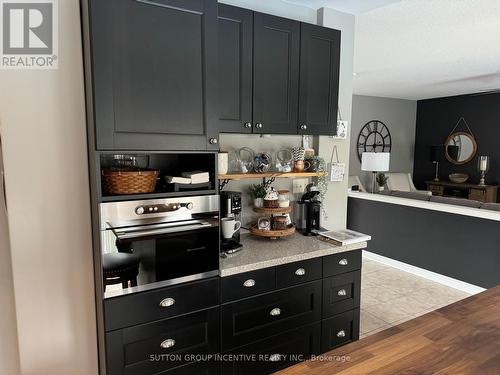 62 Sandringham Drive, Barrie, ON - Indoor Photo Showing Kitchen