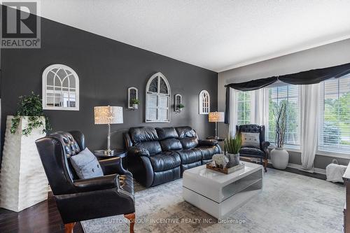 62 Sandringham Drive, Barrie (Innis-Shore), ON - Indoor Photo Showing Living Room