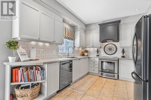 62 Sandringham Drive, Barrie, ON - Indoor Photo Showing Kitchen With Upgraded Kitchen