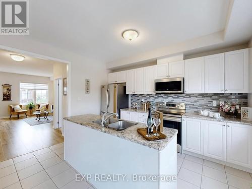 15 Pomarine Way, Brampton, ON - Indoor Photo Showing Kitchen With Stainless Steel Kitchen With Double Sink With Upgraded Kitchen