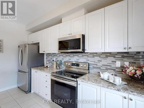 15 Pomarine Way, Brampton, ON - Indoor Photo Showing Kitchen