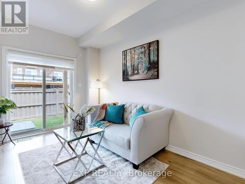 15 Pomarine Way, Brampton (Credit Valley), ON - Indoor Photo Showing Living Room