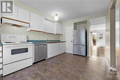 1326 Cornell Street, Ottawa, ON - Indoor Photo Showing Kitchen