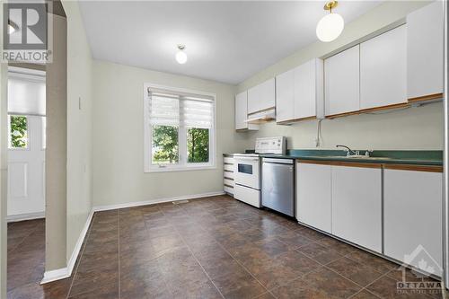 1326 Cornell Street, Ottawa, ON - Indoor Photo Showing Kitchen