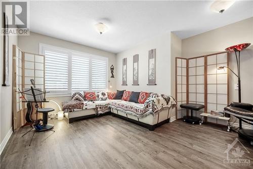 560 Chimney Corner Terrace, Ottawa, ON - Indoor Photo Showing Living Room