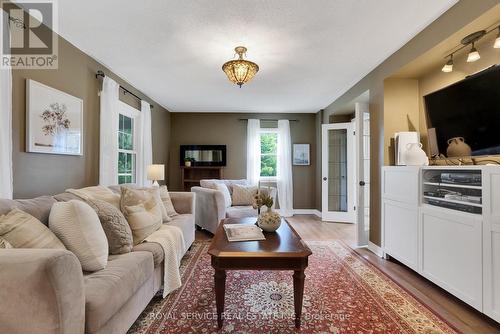 18 Forest Hill Drive, Cobourg, ON - Indoor Photo Showing Living Room