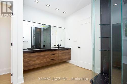 422 North Scugog Court, Clarington (Bowmanville), ON - Indoor Photo Showing Bathroom