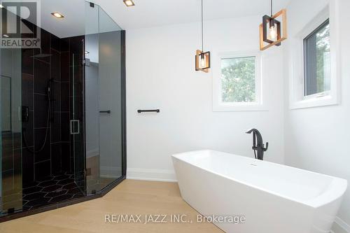 422 North Scugog Court, Clarington (Bowmanville), ON - Indoor Photo Showing Bathroom