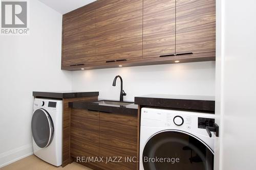 422 North Scugog Court, Clarington (Bowmanville), ON - Indoor Photo Showing Laundry Room