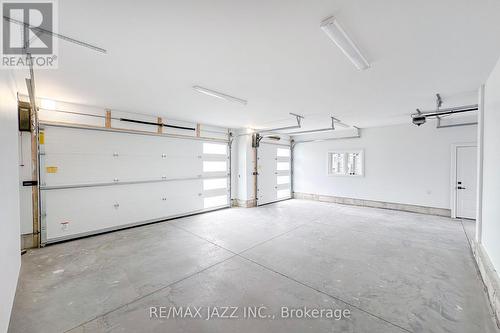 422 North Scugog Court, Clarington (Bowmanville), ON - Indoor Photo Showing Garage