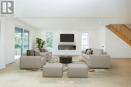 422 North Scugog Court, Clarington (Bowmanville), ON - Indoor Photo Showing Living Room