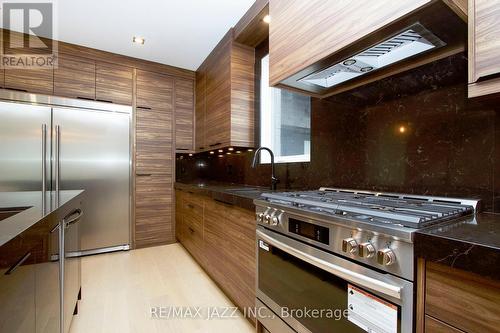 422 North Scugog Court, Clarington (Bowmanville), ON - Indoor Photo Showing Kitchen