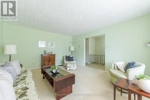 1385 Balsam Avenue, Peterborough (Monaghan), ON - Indoor Photo Showing Living Room