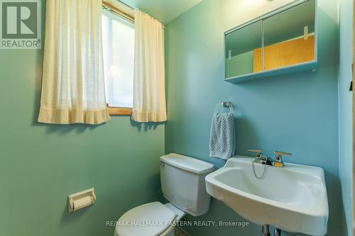 1385 Balsam Avenue, Peterborough (Monaghan), ON - Indoor Photo Showing Bathroom