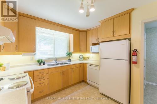 1385 Balsam Avenue, Peterborough (Monaghan), ON - Indoor Photo Showing Kitchen With Double Sink