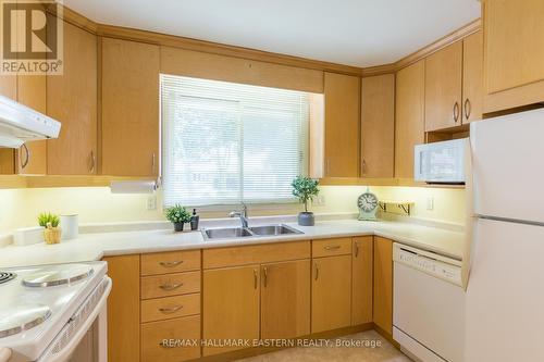 1385 Balsam Avenue, Peterborough (Monaghan), ON - Indoor Photo Showing Kitchen With Double Sink