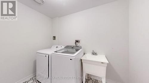 1058 Lockie Drive W, Oshawa, ON - Indoor Photo Showing Laundry Room