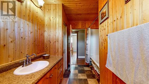 35 Lawlors Road, Paradise, NL - Indoor Photo Showing Bathroom