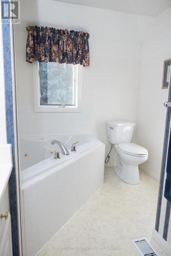 244 Appin Road, Southwest Middlesex (Glencoe), ON - Indoor Photo Showing Bathroom