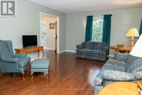 244 Appin Road, Southwest Middlesex (Glencoe), ON - Indoor Photo Showing Living Room