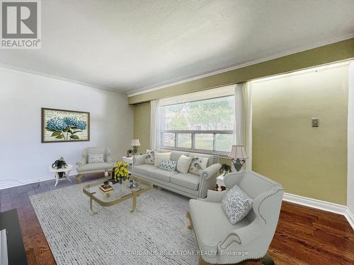 45 Madawaska Avenue S, Toronto (Newtonbrook East), ON - Indoor Photo Showing Living Room