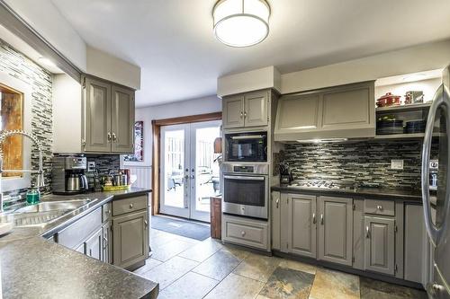 Kitchen - 627 Bayshore Boulevard, Burlington, ON - Indoor Photo Showing Kitchen With Double Sink With Upgraded Kitchen