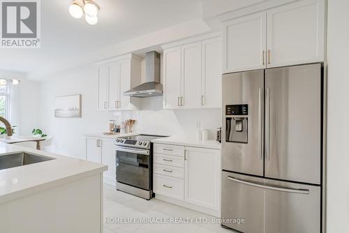 64 Fortis Crescent, Bradford West Gwillimbury, ON - Indoor Photo Showing Kitchen