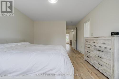 64 Fortis Crescent, Bradford West Gwillimbury, ON - Indoor Photo Showing Bedroom