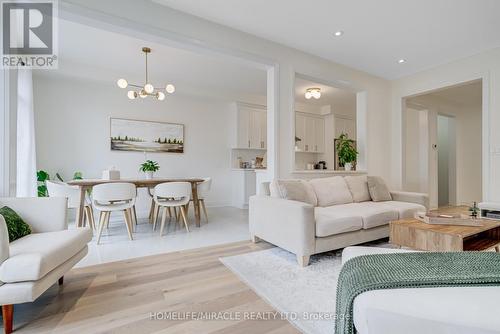 64 Fortis Crescent, Bradford West Gwillimbury, ON - Indoor Photo Showing Living Room