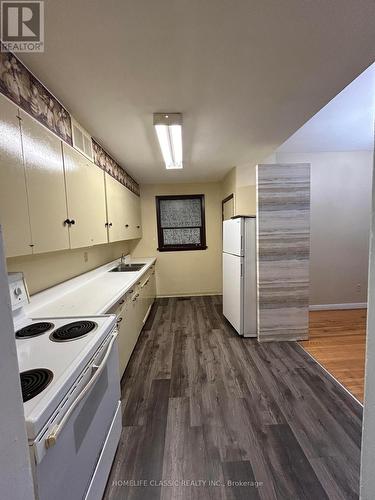 74 Richmond Street, Richmond Hill, ON - Indoor Photo Showing Kitchen