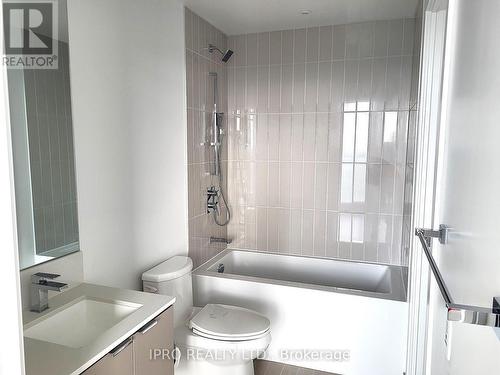 1906 - 3883 Quartz Road, Mississauga, ON - Indoor Photo Showing Bathroom