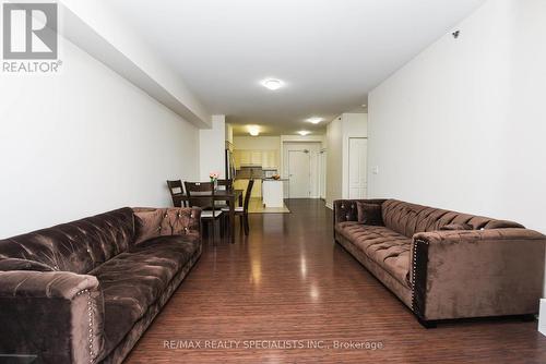 216 - 830 Scollard Court, Mississauga (East Credit), ON - Indoor Photo Showing Living Room