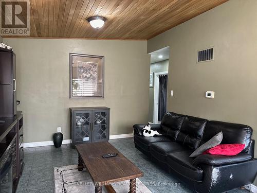 7648 Redstone Road, Mississauga (Malton), ON - Indoor Photo Showing Living Room