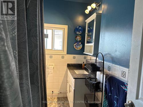 7648 Redstone Road, Mississauga, ON - Indoor Photo Showing Bathroom