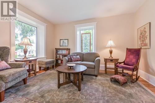 380 Garafraxa Street W, Centre Wellington (Fergus), ON - Indoor Photo Showing Living Room