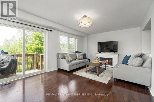 119 - 1035 Victoria Road S, Guelph (Village), ON - Indoor Photo Showing Living Room With Fireplace