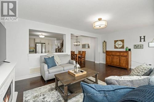 119 - 1035 Victoria Road S, Guelph (Village), ON - Indoor Photo Showing Living Room