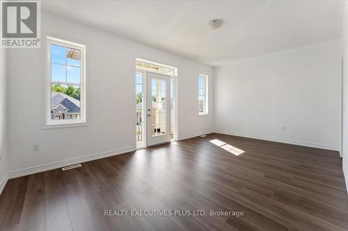 9175 White Oak Avenue, Niagara Falls (Chippawa), ON - Indoor Photo Showing Other Room