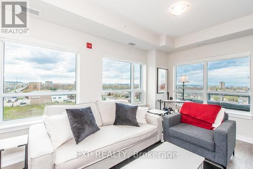 717 - 121 Highway 8 Road, Hamilton, ON - Indoor Photo Showing Living Room