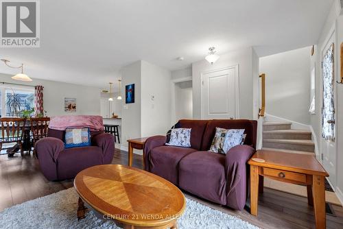 792 Broadway Boulevard, Peterborough (Northcrest), ON - Indoor Photo Showing Living Room