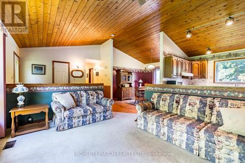 9838 Ellis Road, Hamilton Township (Baltimore), ON - Indoor Photo Showing Living Room