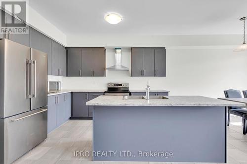 41 Povey Road, Centre Wellington (Fergus), ON - Indoor Photo Showing Kitchen With Stainless Steel Kitchen With Upgraded Kitchen