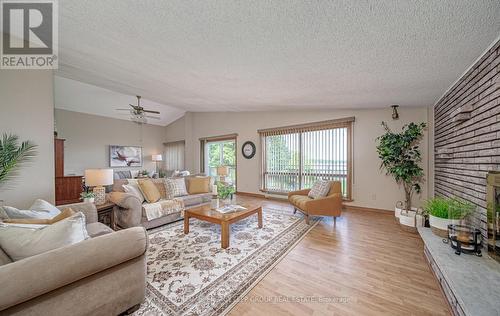 41 Newman Road, Kawartha Lakes, ON - Indoor Photo Showing Living Room