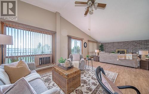 41 Newman Road, Kawartha Lakes, ON - Indoor Photo Showing Living Room