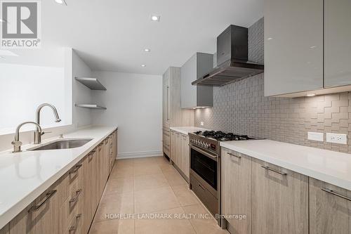 4 Royal Oak Drive, Toronto (Bridle Path-Sunnybrook-York Mills), ON - Indoor Photo Showing Kitchen With Upgraded Kitchen