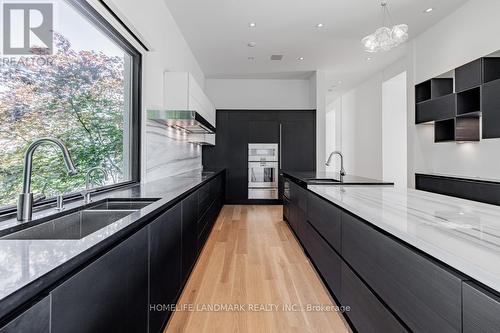 4 Royal Oak Drive, Toronto (Bridle Path-Sunnybrook-York Mills), ON - Indoor Photo Showing Kitchen With Double Sink With Upgraded Kitchen