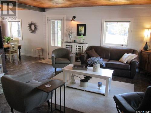 701 Pine Drive, Tobin Lake, SK - Indoor Photo Showing Living Room