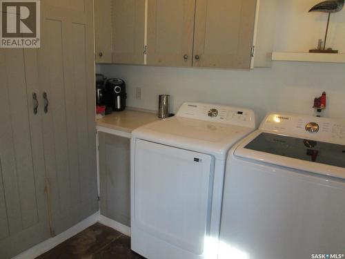 701 Pine Drive, Tobin Lake, SK - Indoor Photo Showing Laundry Room